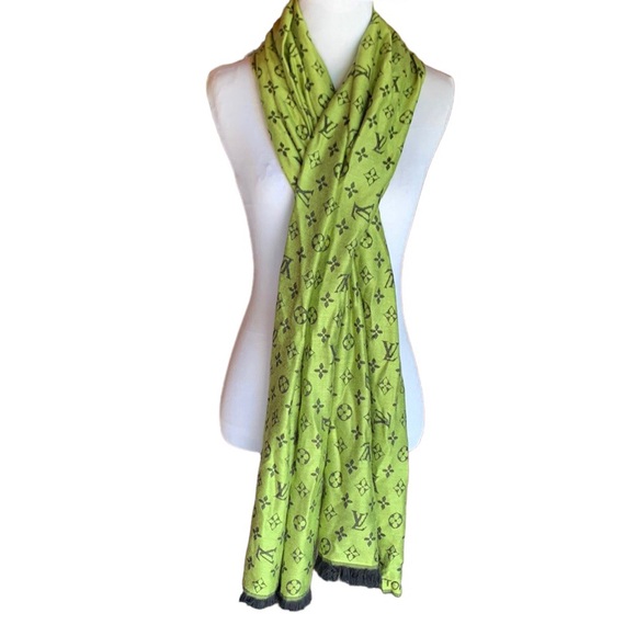 💚LV Monogram Classic Shawl 💚 - Picture 3 of 11